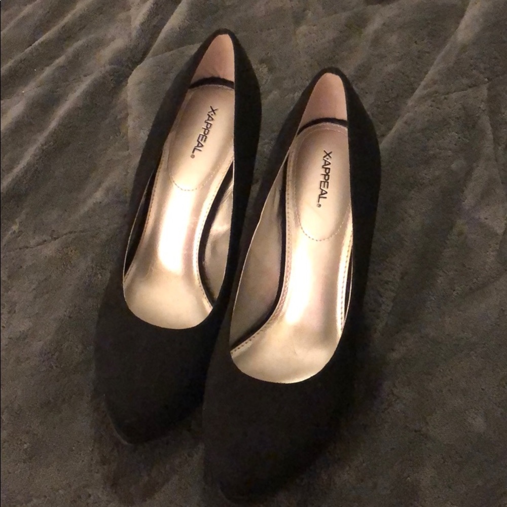 Black wedge heels